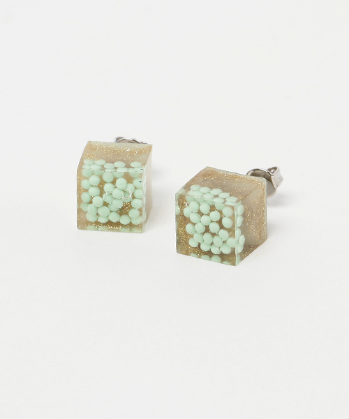 TONE SELECT GOODS(トーンセレクトグッズ)の「【rurururu】キュービックピアスM(ピアス(両耳用)・レディース・パープル/レッド/グリーン/その他/マルチ・FREE)」の1枚目の写真