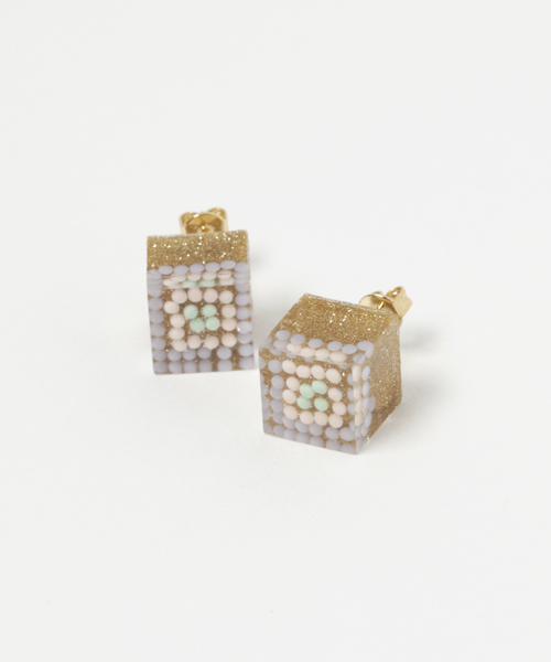 TONE SELECT GOODS(トーンセレクトグッズ)の「【rurururu】キュービックピアスM(ピアス(両耳用)・レディース・パープル/レッド/グリーン/その他/マルチ・FREE)」の4枚目の写真