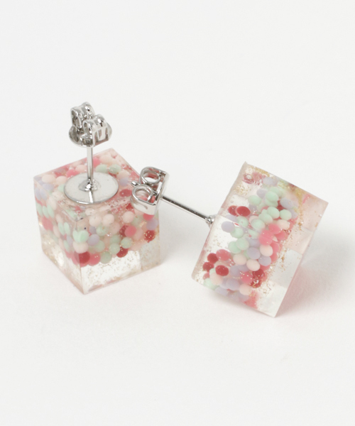 TONE SELECT GOODS(トーンセレクトグッズ)の「【rurururu】キュービックピアスM(ピアス(両耳用)・レディース・パープル/レッド/グリーン/その他/マルチ・FREE)」の6枚目の写真