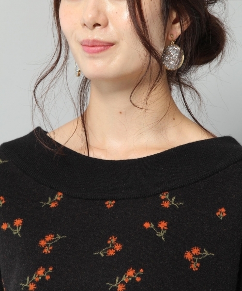 Andemiu(アンデミュウ)の「ハナJQオフショルニットプルオーバー773273(ニット/セーター・レディース・ブラック/グレー・FREE)」の12枚目の写真