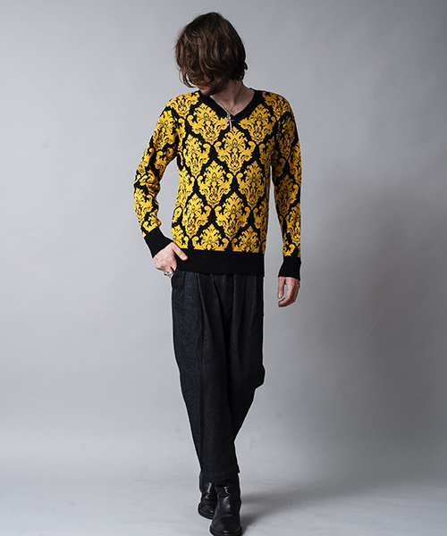 NO ID.（ノーアイディ）の「mn1761-ＣニットアラベスクＪＱ－Ｖ－Ｎプルオーバー（ニット/セーター・メンズ・ブラウン/ネイビー/ブラック×ホワイト/ブラック×ゴールド・1/2）」の8枚目の写真