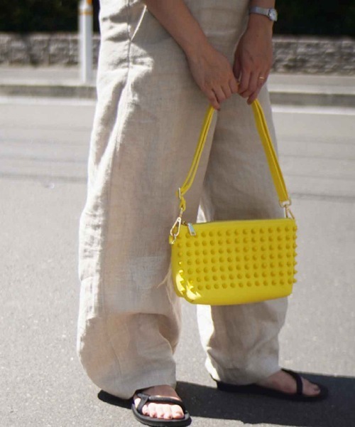 RiNc (リンク)の「【 GLAM JAM / グラムジャム 】 スタッズ ポーチ(ショルダーバッグ・レディース・ブルー系その他3/ブラック系その他2/その他/ブラック×シルバー/イエロー/オレンジ/ブルー系その他4/モカ/ブラック×ブラック/ピンク/ピンク系その他/ブルー系その他2/ホワイト/インディゴブルー/その他1/その他2/ホワイト系その他/サックスブルー/ホワイト×ゴールド/ブラック×ゴールド/カーキ・FREE)」の15枚目の写真