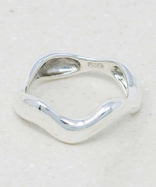 foun.（フォウン）の「foun. フォウン silver925    ウェーブシルバーリング（リング・レディース・シルバー・#13/#11）」の6枚目の写真