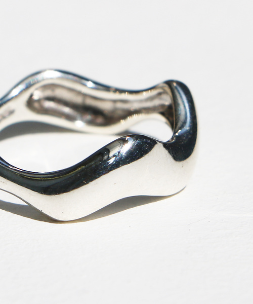 foun.（フォウン）の「foun. フォウン silver925    ウェーブシルバーリング（リング・レディース・シルバー・#13/#11）」の2枚目の写真