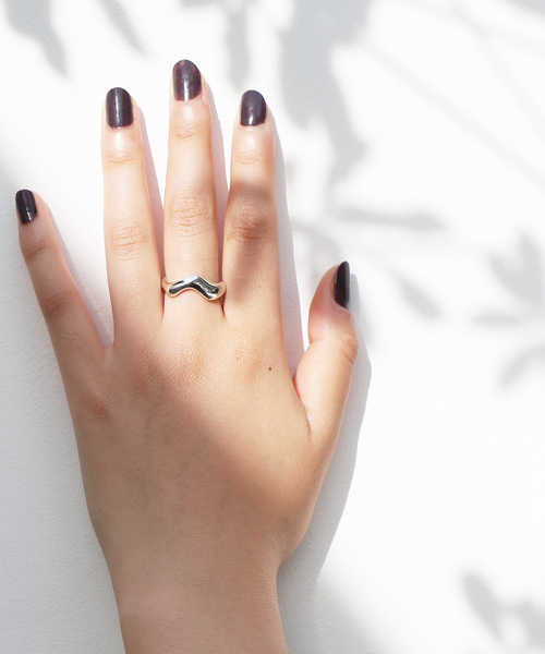 foun.（フォウン）の「foun. フォウン silver925    ウェーブシルバーリング（リング・レディース・シルバー・#13/#11）」の7枚目の写真