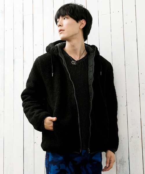 TopIsm(トップイズム)の「シープボア リバーシブル中綿入りジャケット(ブルゾン・メンズ・オフホワイト/ブラック×グレー/ブラック×レッド/ベージュ/カーキ/ネイビー・M/L/LL)」の3枚目の写真