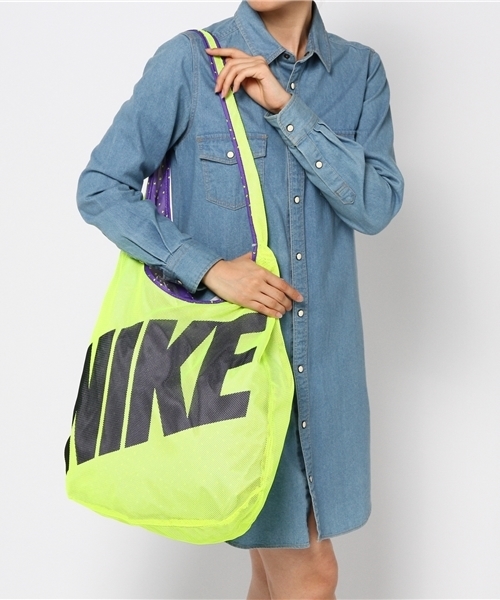 BEAMS BOY（ビームスボーイ）の「NIKE / リバーシブル トートバッグ（トートバッグ・レディース・オレンジ/ミント・ONE SIZE）」の9枚目の写真