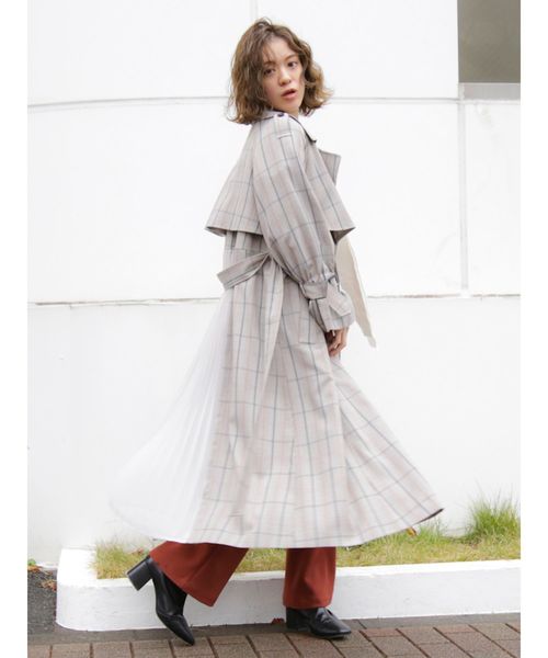 dazzlin（ダズリン）の「バックプリーツロングトレンチコート（トレンチコート・レディース・ベージュ/ブルー/その他1・SMALL/MEDIUM）」の14枚目の写真