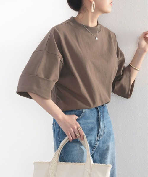 classicalelf(クラシカルエルフ)の「ゆるっとカジュアル。ミドル丈無地クルーネックビッグTシャツ(Tシャツ/カットソー・レディース・チャコール/ブラウン/ベージュ/ホワイト/ブラック/モカ/グリーン/チョコ/サンドベージュ/グレイッシュベージュ/グレー系その他/ライトブルー・LARGE/X-LARGE/MEDIUM/XX-LARGE/SMALL)」の6枚目の写真