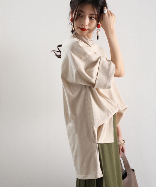 classicalelf(クラシカルエルフ)の「ゆるっとカジュアル。ミドル丈無地クルーネックビッグTシャツ(Tシャツ/カットソー・レディース・チャコール/ブラウン/ベージュ/ホワイト/ブラック/モカ/グリーン/チョコ/サンドベージュ/グレイッシュベージュ/グレー系その他/ライトブルー・LARGE/X-LARGE/MEDIUM/XX-LARGE/SMALL)」の9枚目の写真