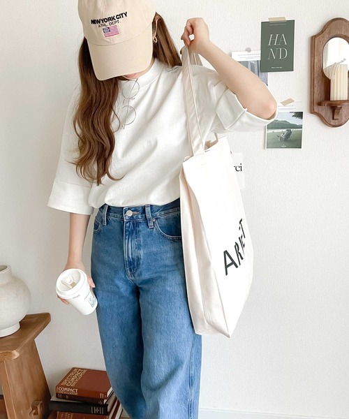 classicalelf(クラシカルエルフ)の「ゆるっとカジュアル。ミドル丈無地クルーネックビッグTシャツ(Tシャツ/カットソー・レディース・チャコール/ブラウン/ベージュ/ホワイト/ブラック/モカ/グリーン/チョコ/サンドベージュ/グレイッシュベージュ/グレー系その他/ライトブルー・LARGE/X-LARGE/MEDIUM/XX-LARGE/SMALL)」の21枚目の写真