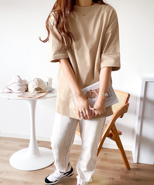 classicalelf(クラシカルエルフ)の「ゆるっとカジュアル。ミドル丈無地クルーネックビッグTシャツ(Tシャツ/カットソー・レディース・チャコール/ブラウン/ベージュ/ホワイト/ブラック/モカ/グリーン/チョコ/サンドベージュ/グレイッシュベージュ/グレー系その他/ライトブルー・LARGE/X-LARGE/MEDIUM/XX-LARGE/SMALL)」の18枚目の写真