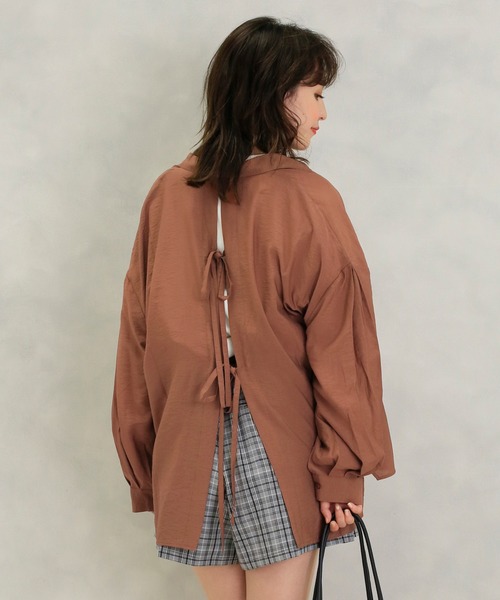 one after another NICE CLAUP（ワンアフターアナザーナイスクラップ）の「開襟後ろリボンブラウス（シャツ/ブラウス・レディース・ベージュ/ブラウン/オフホワイト/ミント・FREE）」の2枚目の写真