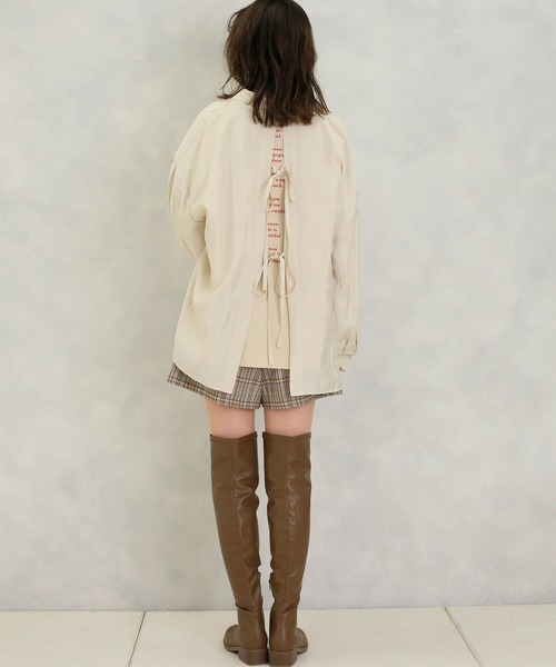 one after another NICE CLAUP（ワンアフターアナザーナイスクラップ）の「開襟後ろリボンブラウス（シャツ/ブラウス・レディース・ベージュ/ブラウン/オフホワイト/ミント・FREE）」の11枚目の写真