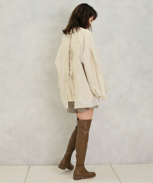 one after another NICE CLAUP（ワンアフターアナザーナイスクラップ）の「開襟後ろリボンブラウス（シャツ/ブラウス・レディース・ベージュ/ブラウン/オフホワイト/ミント・FREE）」の6枚目の写真