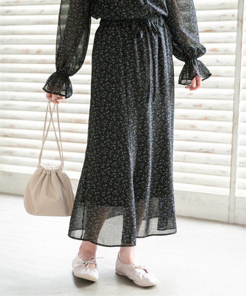 Heather(ヘザー)の「フラワーAラインロングスカート 874515(スカート・レディース・ホワイト系その他/ブラック系その他/ブルー系その他・FREE)」の1枚目の写真