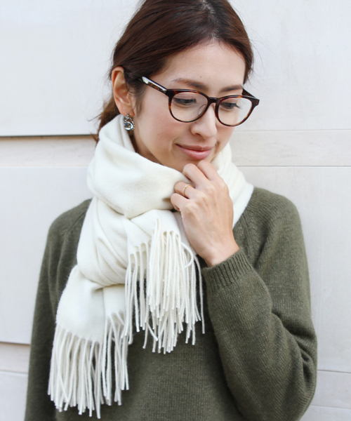 BEAUTY&YOUTH UNITED ARROWS（ビューティーアンドユースユナイテッドアローズ）の「BYTF∵カシミヤ60×160ストール ◆（ストール/ショール・レディース・ホワイト/ブラック/ライトグレー/ライトブルー/ライトピンク/ベージュ・ﾌﾘ-）」の2枚目の写真