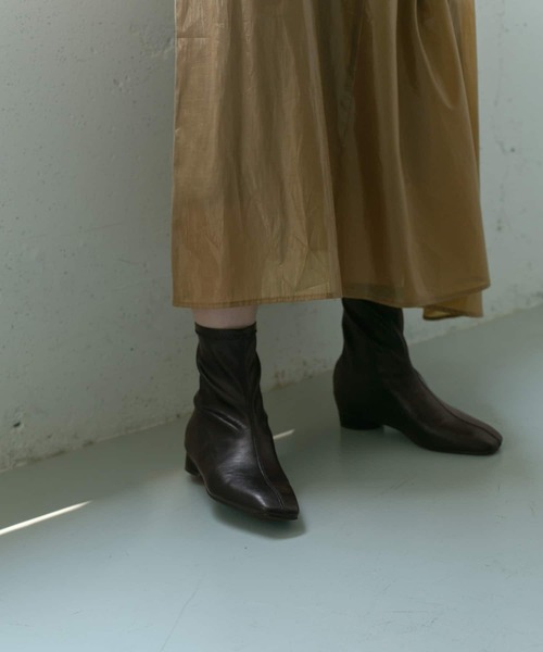 KBF（ケイビーエフ）の「スリムショートブーツ（ブーツ・レディース・ブラック/アイボリー/グリーン系その他・38/36/37）」の3枚目の写真