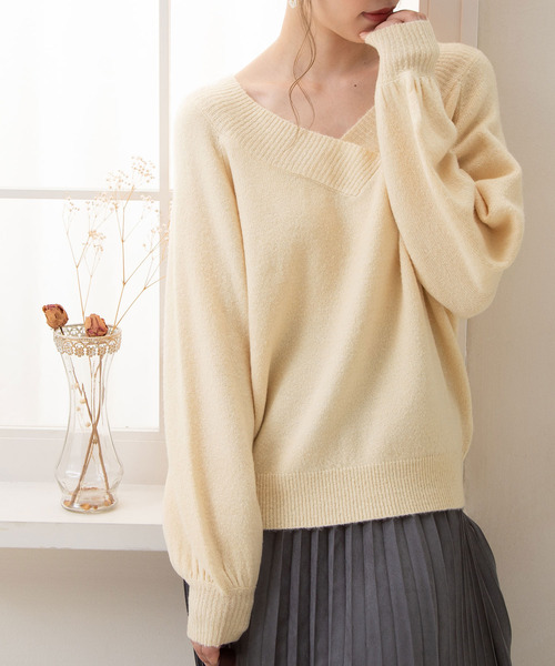 Newlyme（ニューリーミー）の「もちもち２ＷＡＹオフショルＶネックニットプルオーバー（ニット/セーター・レディース・ホワイト/ブラック/ベージュ/パープル/ブラウン/ピンク/ブルー/グリーン/ボルドー/ミント/モカ/グレイッシュベージュ/ロイヤルブルー・MEDIUM/LARGE/X-LARGE/SMALL）」の5枚目の写真