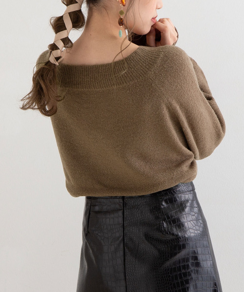 Newlyme（ニューリーミー）の「もちもち２ＷＡＹオフショルＶネックニットプルオーバー（ニット/セーター・レディース・ホワイト/ブラック/ベージュ/パープル/ブラウン/ピンク/ブルー/グリーン/ボルドー/ミント/モカ/グレイッシュベージュ/ロイヤルブルー・MEDIUM/LARGE/X-LARGE/SMALL）」の3枚目の写真