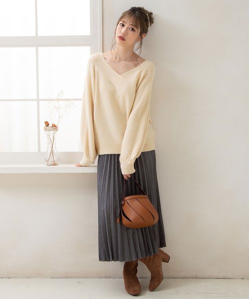 Newlyme（ニューリーミー）の「もちもち２ＷＡＹオフショルＶネックニットプルオーバー（ニット/セーター・レディース・ホワイト/ブラック/ベージュ/パープル/ブラウン/ピンク/ブルー/グリーン/ボルドー/ミント/モカ/グレイッシュベージュ/ロイヤルブルー・MEDIUM/LARGE/X-LARGE/SMALL）」の15枚目の写真