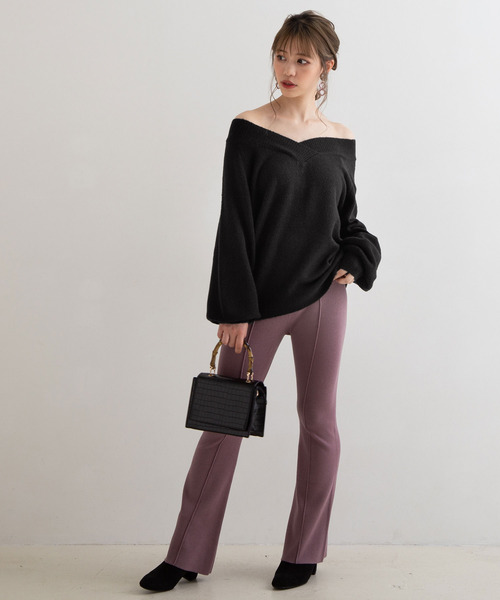 Newlyme（ニューリーミー）の「もちもち２ＷＡＹオフショルＶネックニットプルオーバー（ニット/セーター・レディース・ホワイト/ブラック/ベージュ/パープル/ブラウン/ピンク/ブルー/グリーン/ボルドー/ミント/モカ/グレイッシュベージュ/ロイヤルブルー・MEDIUM/LARGE/X-LARGE/SMALL）」の21枚目の写真