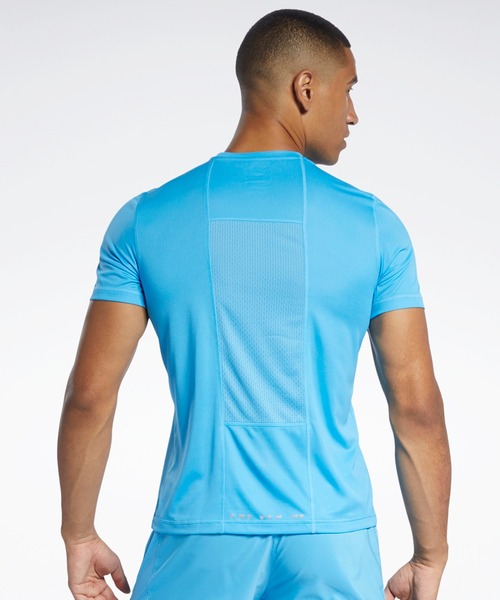 Reebok(リーボック)の「ランニング エッセンシャルズ シャツ / Running Essentials Shirt(Tシャツ/カットソー・メンズ・グレー/ライトブルー/グリーン/ブラック・LARGE/MEDIUM/SMALL/X-LARGE/X-SMALL/XXX-LARGE/XX-LARGE)」の10枚目の写真