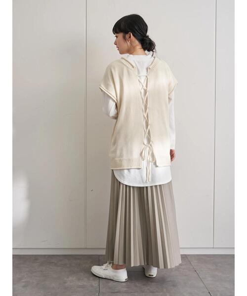 earth music&ecology（アースミュージックアンドエコロジー）の「フェイクレザープリーツスカート ＊（スカート・レディース・ピンクベージュ/アイボリー/グレイッシュベージュ/ベージュ・FREE）」の11枚目の写真