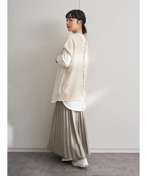 earth music&ecology（アースミュージックアンドエコロジー）の「フェイクレザープリーツスカート ＊（スカート・レディース・ピンクベージュ/アイボリー/グレイッシュベージュ/ベージュ・FREE）」の12枚目の写真