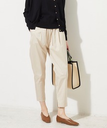 タックテーパードパンツ