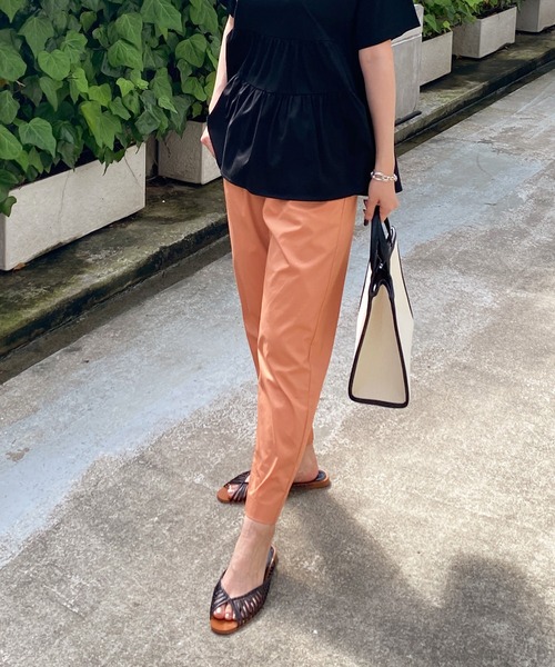 LE SOUK HOLIDAY（ルスークホリデー）の「タックテーパードパンツ（チノパンツ・レディース・ベージュ/ブラウン/ブラック/ネイビー/グリーン/カーキ/オレンジ・61/67/64）」の7枚目の写真