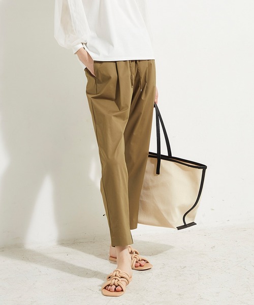 LE SOUK HOLIDAY（ルスークホリデー）の「タックテーパードパンツ（チノパンツ・レディース・ベージュ/ブラウン/ブラック/ネイビー/グリーン/カーキ/オレンジ・61/67/64）」の5枚目の写真