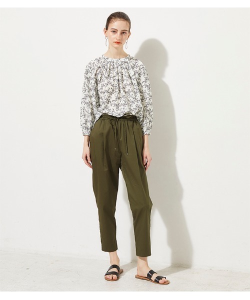 LE SOUK HOLIDAY（ルスークホリデー）の「タックテーパードパンツ（チノパンツ・レディース・ベージュ/ブラウン/ブラック/ネイビー/グリーン/カーキ/オレンジ・61/67/64）」の22枚目の写真