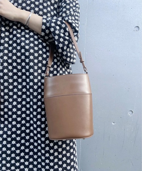 SHENERY（シーナリー）の「(YAHKI/ヤーキ)バケツバッグ（トートバッグ・レディース・ブラウン/レッド・FREE）」の18枚目の写真