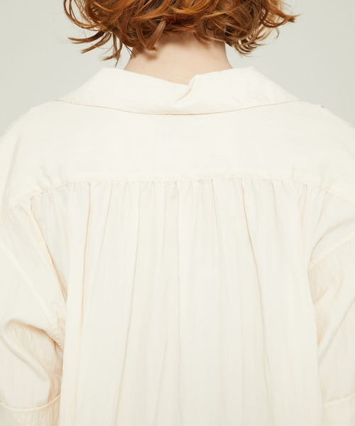 08sircus(ゼロエイトサーカス)の「【08sircus(ゼロハチサーカス)】ヴィスコースワッシャーギャザーシャツ /S21SL-TS03(シャツ/ブラウス・レディース・オフホワイト/ネイビー・1)」の13枚目の写真