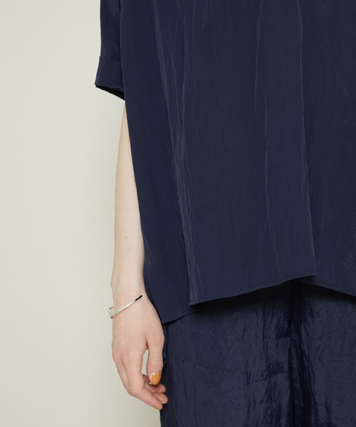 08sircus(ゼロエイトサーカス)の「【08sircus(ゼロハチサーカス)】ヴィスコースワッシャーギャザーシャツ /S21SL-TS03(シャツ/ブラウス・レディース・オフホワイト/ネイビー・1)」の18枚目の写真