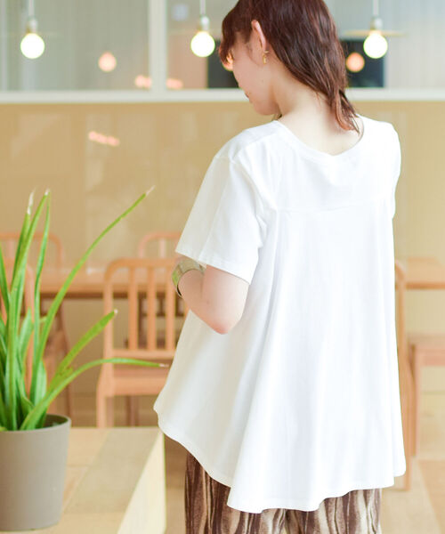 Ray BEAMS（レイビームス）の「Ray BEAMS / バック フレア ハーフスリーブ Tシャツ（Tシャツ/カットソー・レディース・ブラック/ホワイト/グリーン/モカ・ONE SIZE）」の10枚目の写真