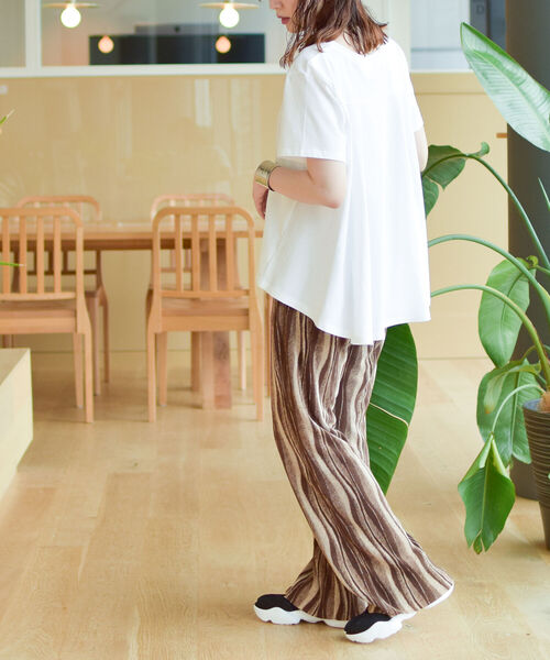 Ray BEAMS（レイビームス）の「Ray BEAMS / バック フレア ハーフスリーブ Tシャツ（Tシャツ/カットソー・レディース・ブラック/ホワイト/グリーン/モカ・ONE SIZE）」の7枚目の写真