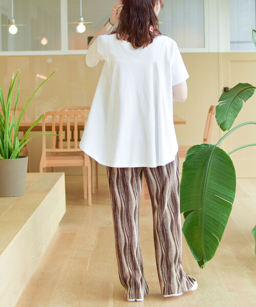 Ray BEAMS（レイビームス）の「Ray BEAMS / バック フレア ハーフスリーブ Tシャツ（Tシャツ/カットソー・レディース・ブラック/ホワイト/グリーン/モカ・ONE SIZE）」の6枚目の写真