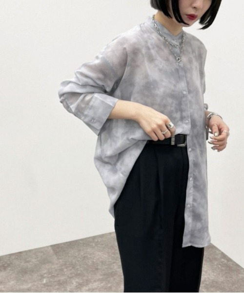 apres jour mignon（アプレジュールミニョン）の「タイダイ柄バンドカラーシャツ【ZOZOTOWN限定アイテム】（シャツ/ブラウス・レディース・ベージュ/ブラック/ブルー系その他・フリー/X-LARGE）」の3枚目の写真