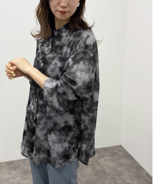 apres jour mignon（アプレジュールミニョン）の「タイダイ柄バンドカラーシャツ【ZOZOTOWN限定アイテム】（シャツ/ブラウス・レディース・ベージュ/ブラック/ブルー系その他・フリー/X-LARGE）」の5枚目の写真