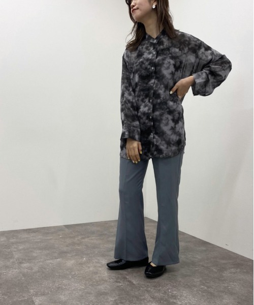 apres jour mignon（アプレジュールミニョン）の「タイダイ柄バンドカラーシャツ【ZOZOTOWN限定アイテム】（シャツ/ブラウス・レディース・ベージュ/ブラック/ブルー系その他・フリー/X-LARGE）」の8枚目の写真