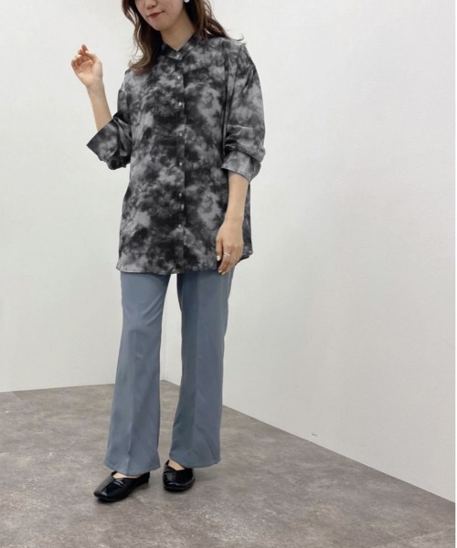 apres jour mignon（アプレジュールミニョン）の「タイダイ柄バンドカラーシャツ【ZOZOTOWN限定アイテム】（シャツ/ブラウス・レディース・ベージュ/ブラック/ブルー系その他・フリー/X-LARGE）」の9枚目の写真