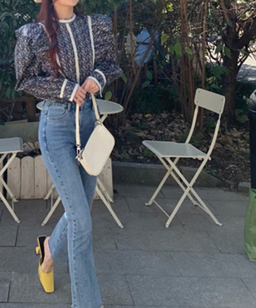 Jasmine Grandiflorum（ジャスミングランディフローラム）の「美脚フレアデニムパンツ（デニムパンツ・レディース・ブルー・MEDIUM/LARGE/SMALL）」の6枚目の写真