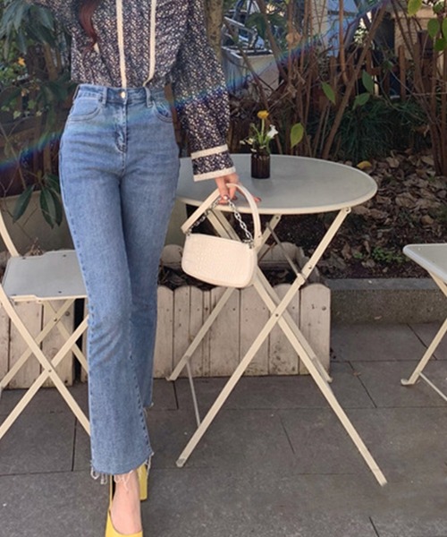 Jasmine Grandiflorum（ジャスミングランディフローラム）の「美脚フレアデニムパンツ（デニムパンツ・レディース・ブルー・MEDIUM/LARGE/SMALL）」の5枚目の写真