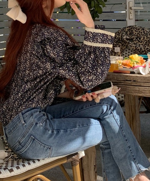 Jasmine Grandiflorum（ジャスミングランディフローラム）の「美脚フレアデニムパンツ（デニムパンツ・レディース・ブルー・MEDIUM/LARGE/SMALL）」の10枚目の写真