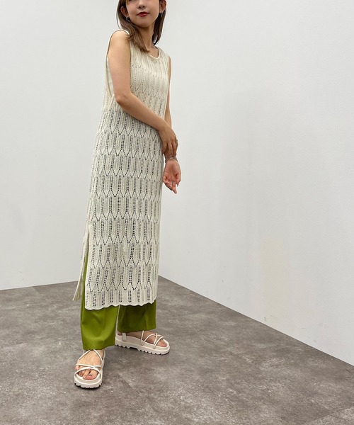 apres jour mignon(アプレジュールミニョン)の「透かし編みニットノースリワンピース【ZOZOTOWN限定アイテム】(ワンピース・レディース・マスタード/グリーン/ブラック/アイボリー・X-LARGE/フリー)」の2枚目の写真