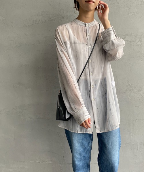 JF Ready Made（ジェイエフレディメイド）の「[Jf Ready Made/ジェイエフレディメイド] マーブル柄 バンドカラーシアーシャツ（シャツ/ブラウス・レディース・ベージュ/ブラック・F）」の2枚目の写真