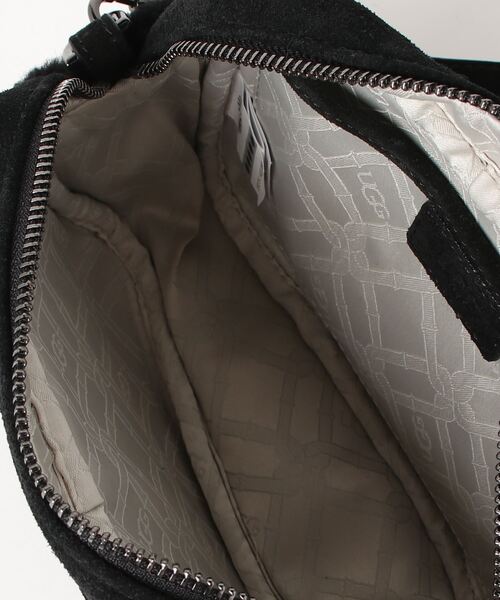 UGG（アグ）の「UGG Janey II UGG / アグ ジャニー ツー アグ（ショルダーバッグ・メンズ・ブラウン/ブラック・ONE SIZE）」の5枚目の写真