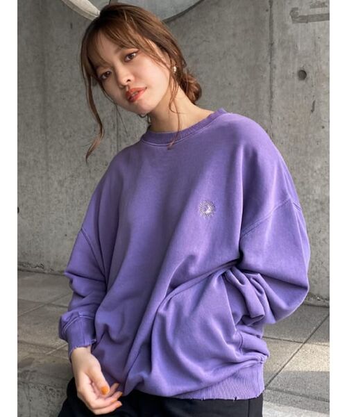 EVRIS（エヴリス）の「SUNNYピグメントオーバーサイズプルオーバー（スウェット・レディース・ブラック/ベージュ/パープル/グリーン/ボルドー・FREE）」の4枚目の写真